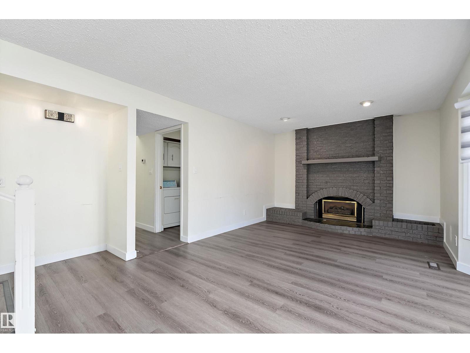 11020 158 AV NW, Edmonton