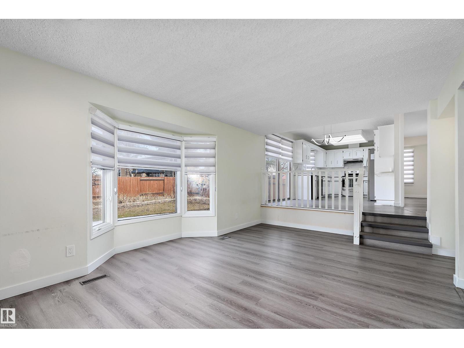 11020 158 AV NW, Edmonton