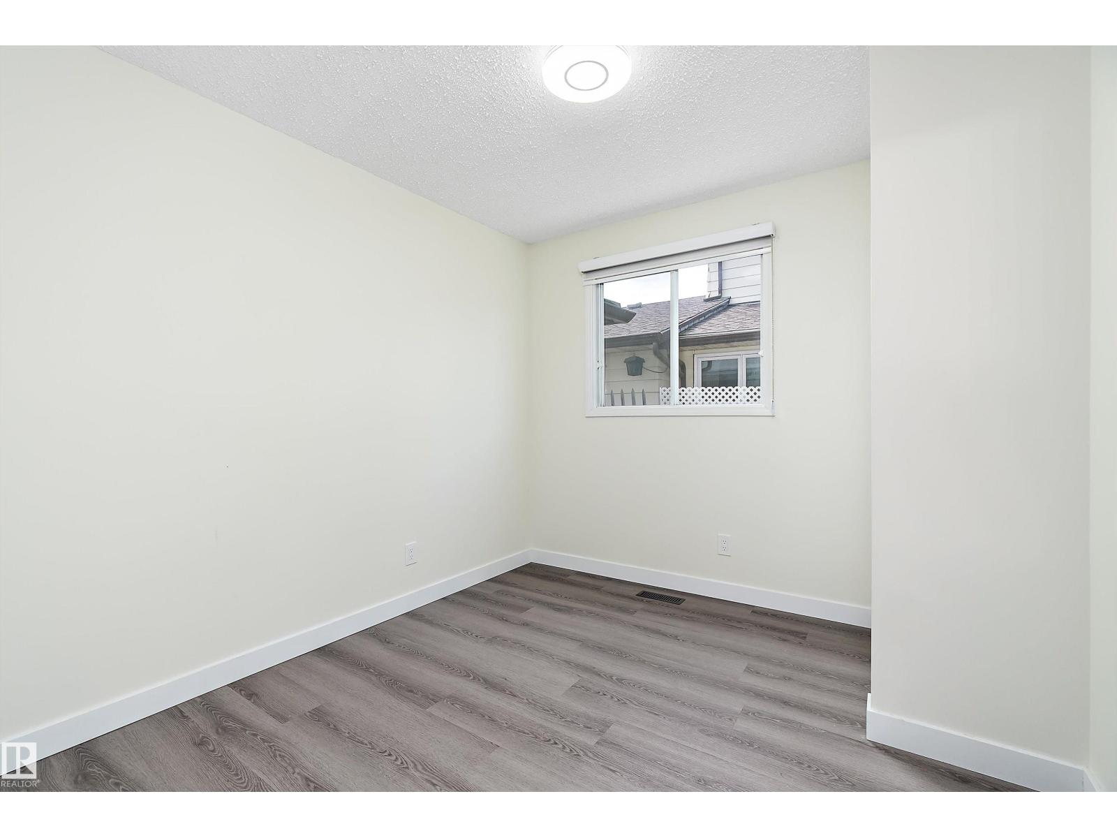 11020 158 AV NW, Edmonton