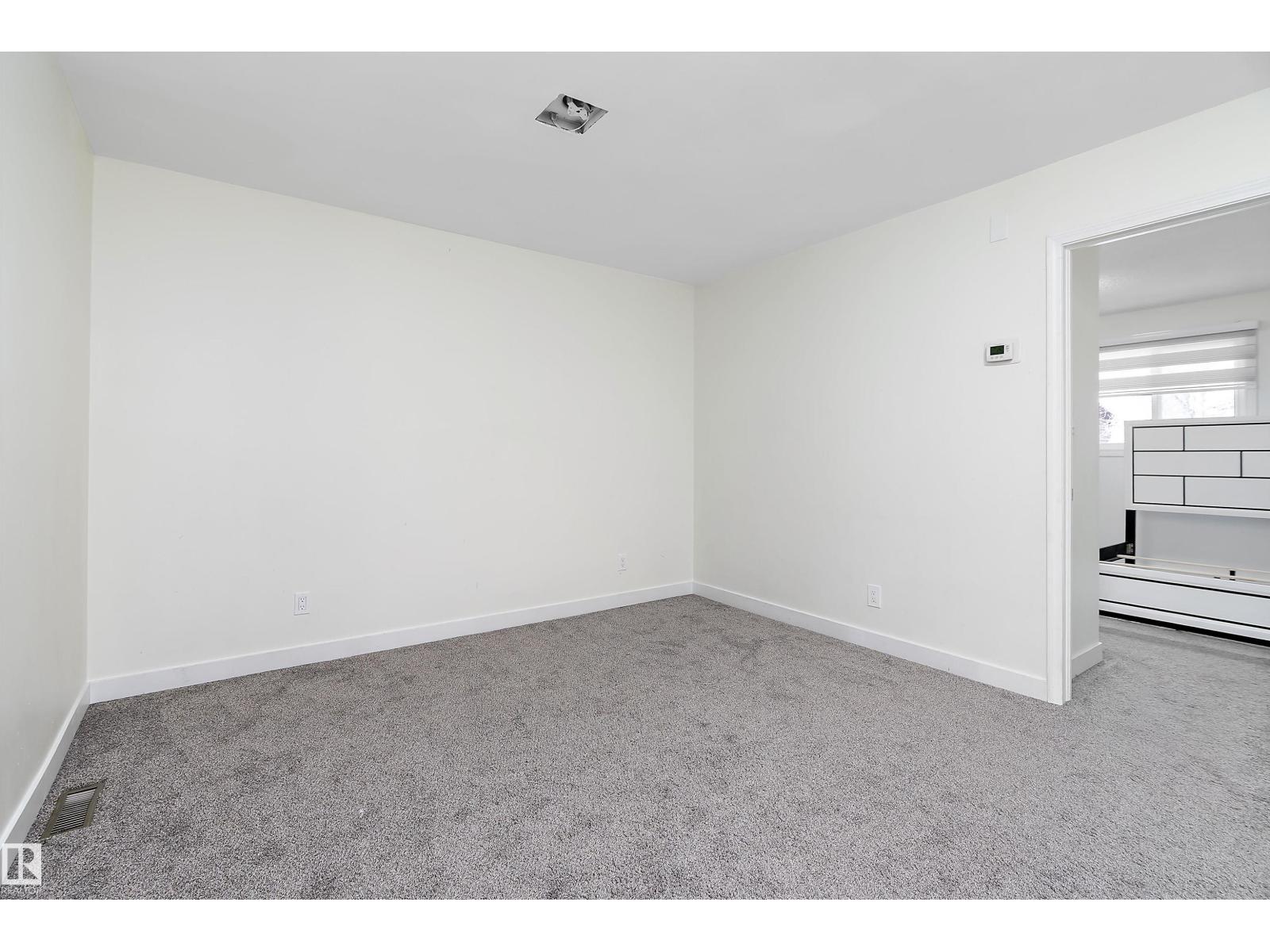 11020 158 AV NW, Edmonton