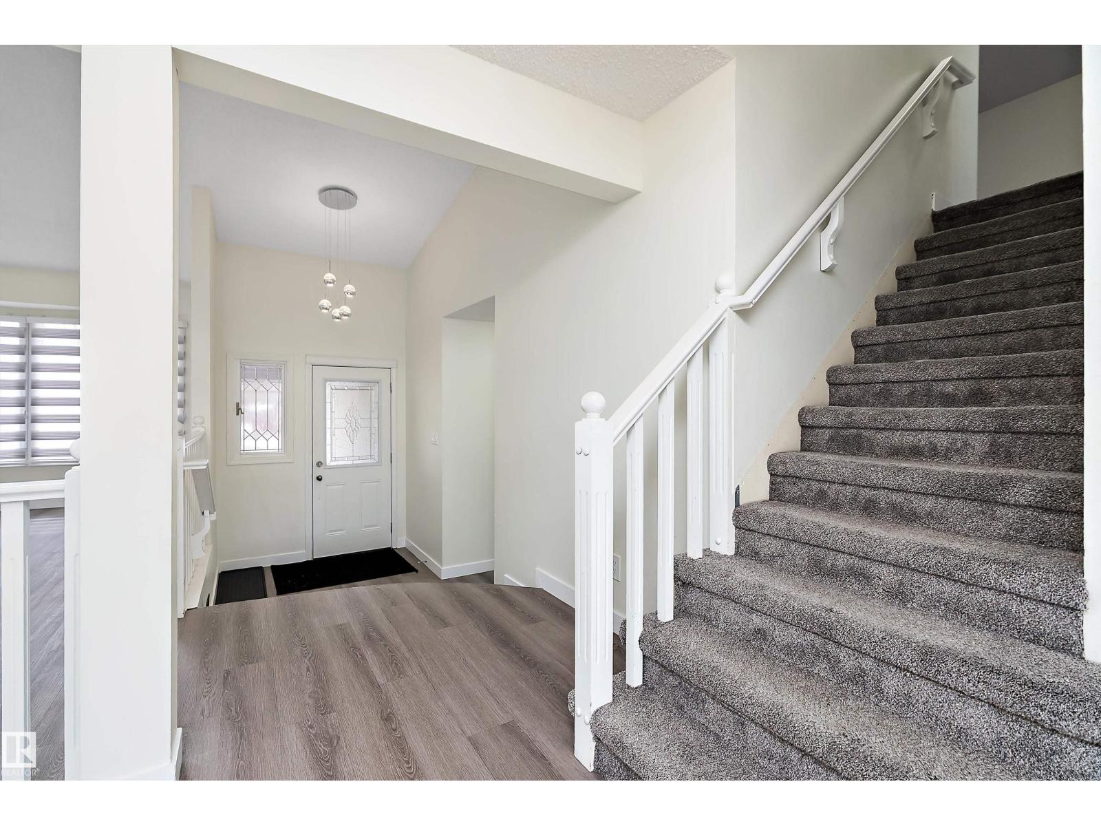 11020 158 AV NW, Edmonton