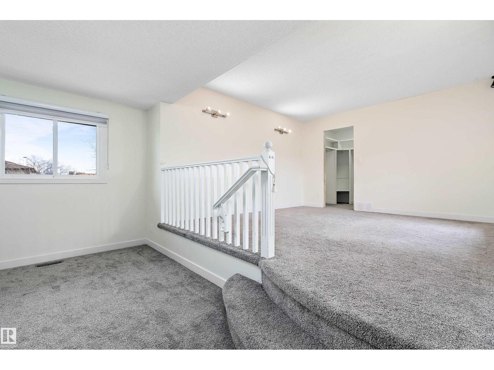 11020 158 AV NW, Edmonton