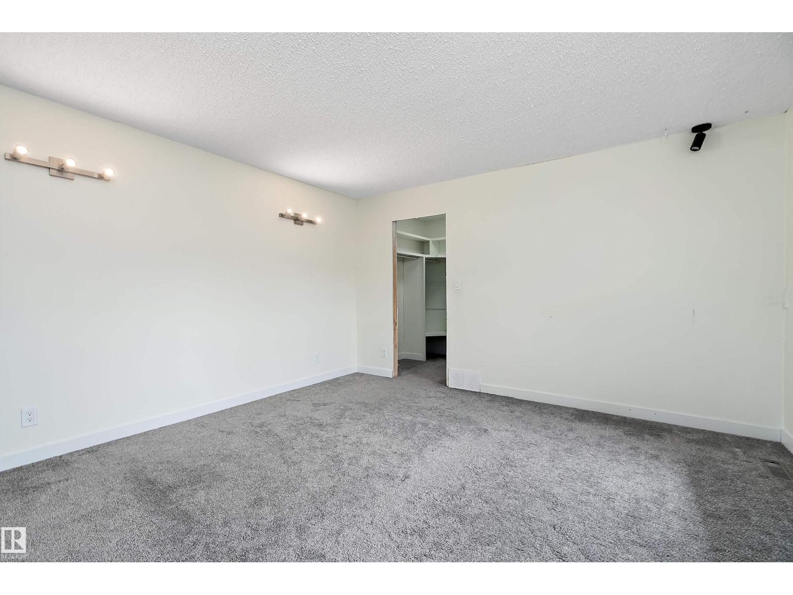 11020 158 AV NW, Edmonton