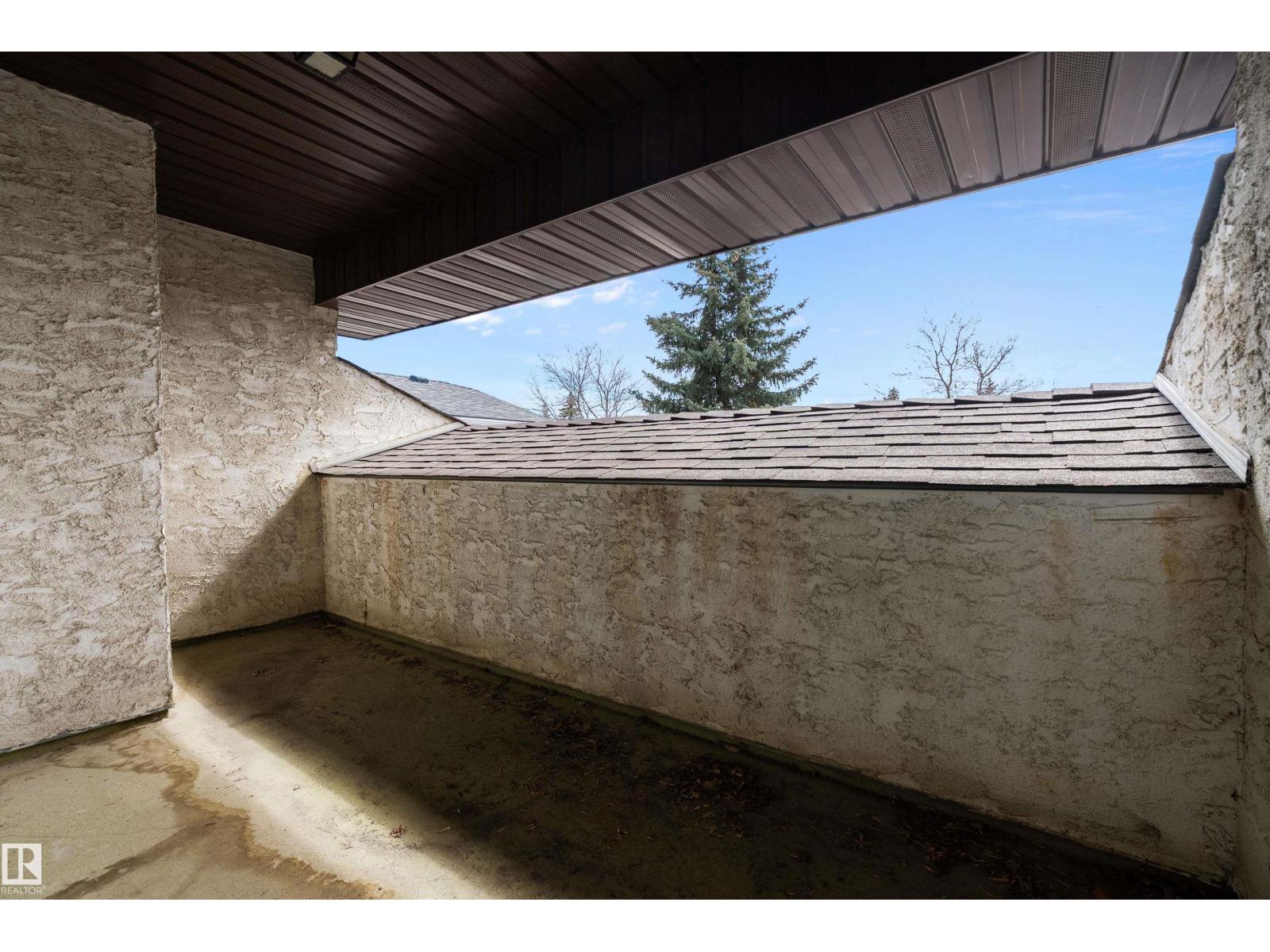 11020 158 AV NW, Edmonton