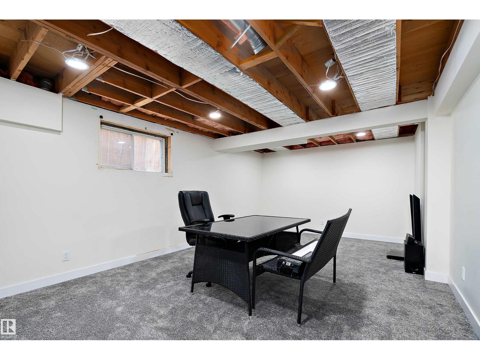 11020 158 AV NW, Edmonton