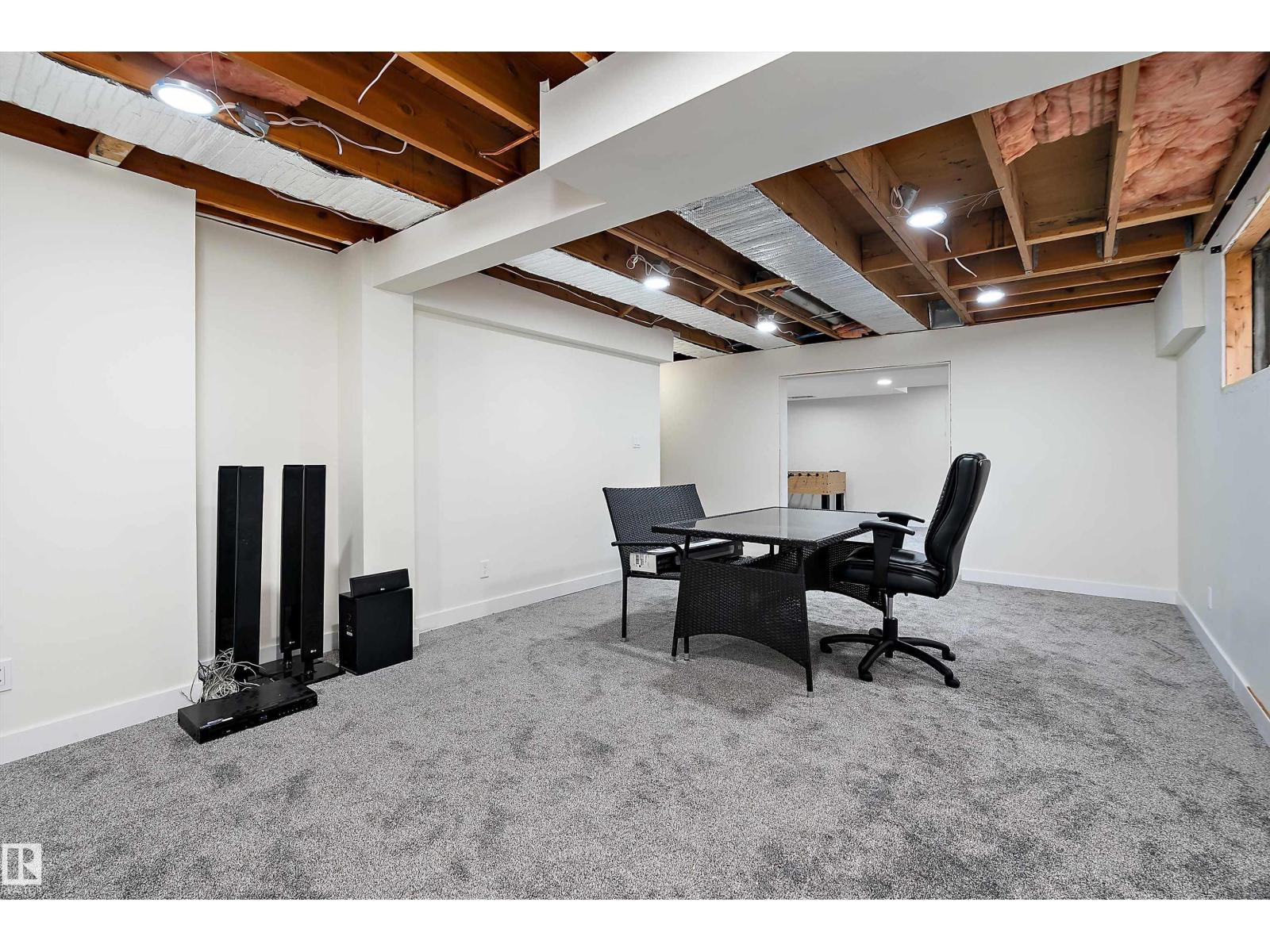 11020 158 AV NW, Edmonton