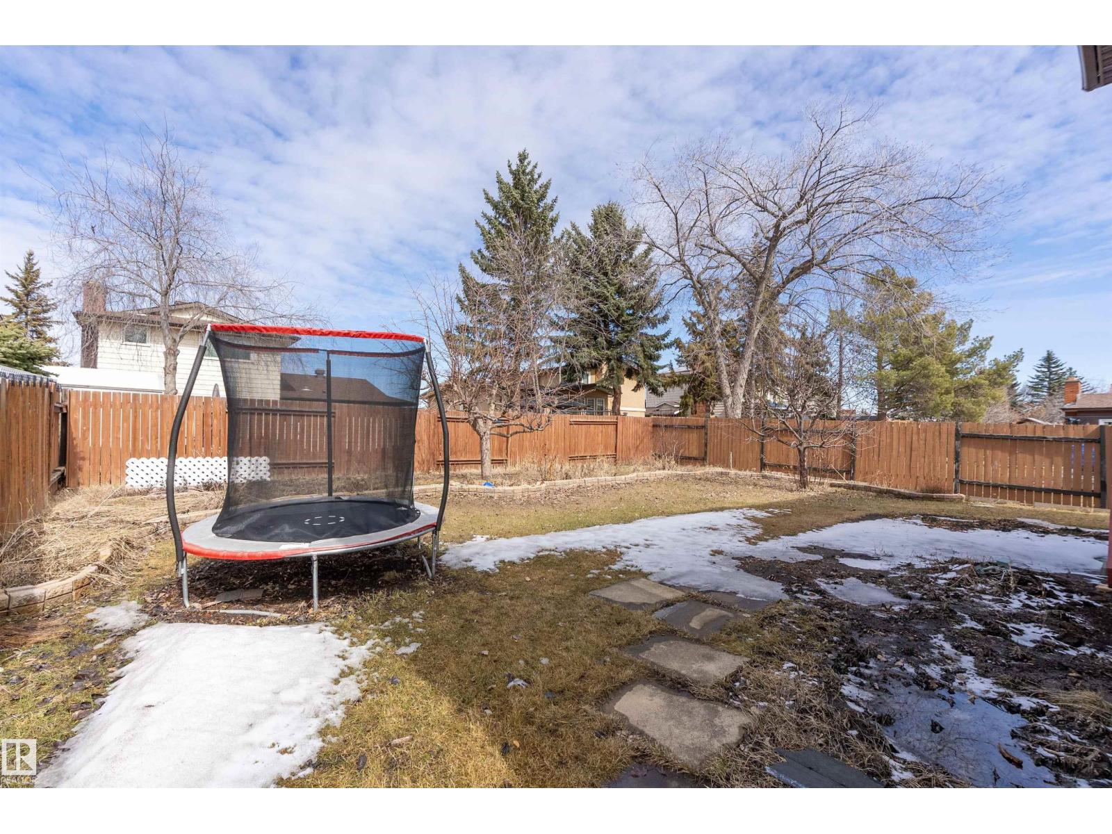 11020 158 AV NW, Edmonton