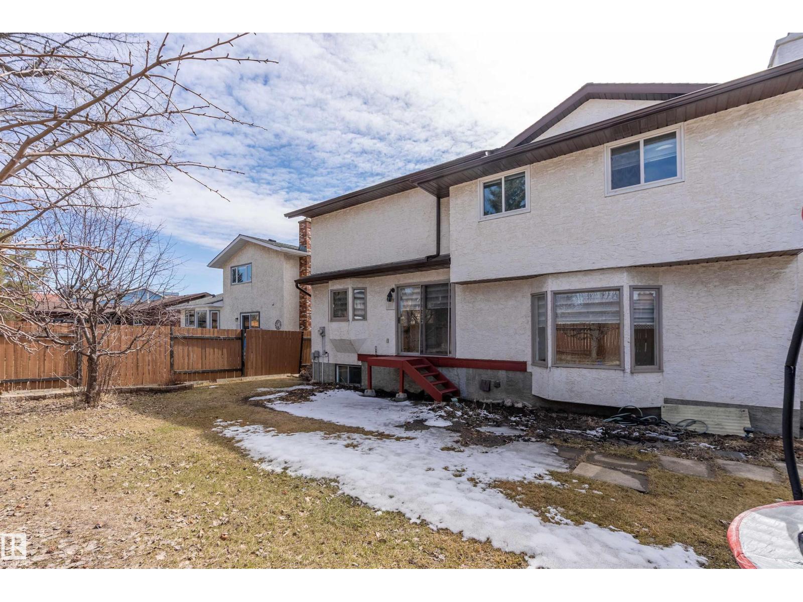 11020 158 AV NW, Edmonton