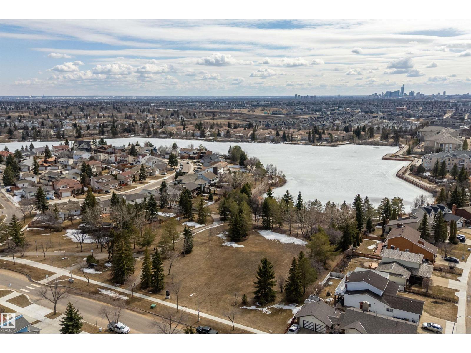 11020 158 AV NW, Edmonton