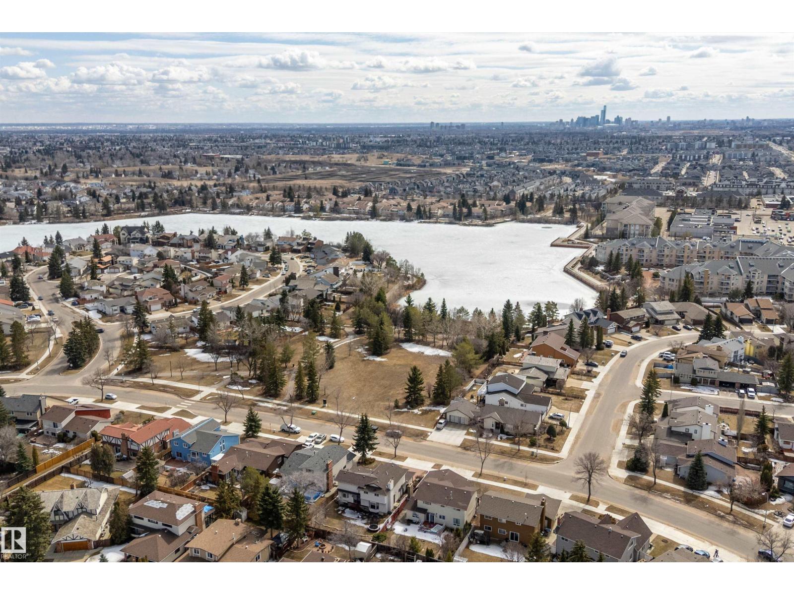 11020 158 AV NW, Edmonton