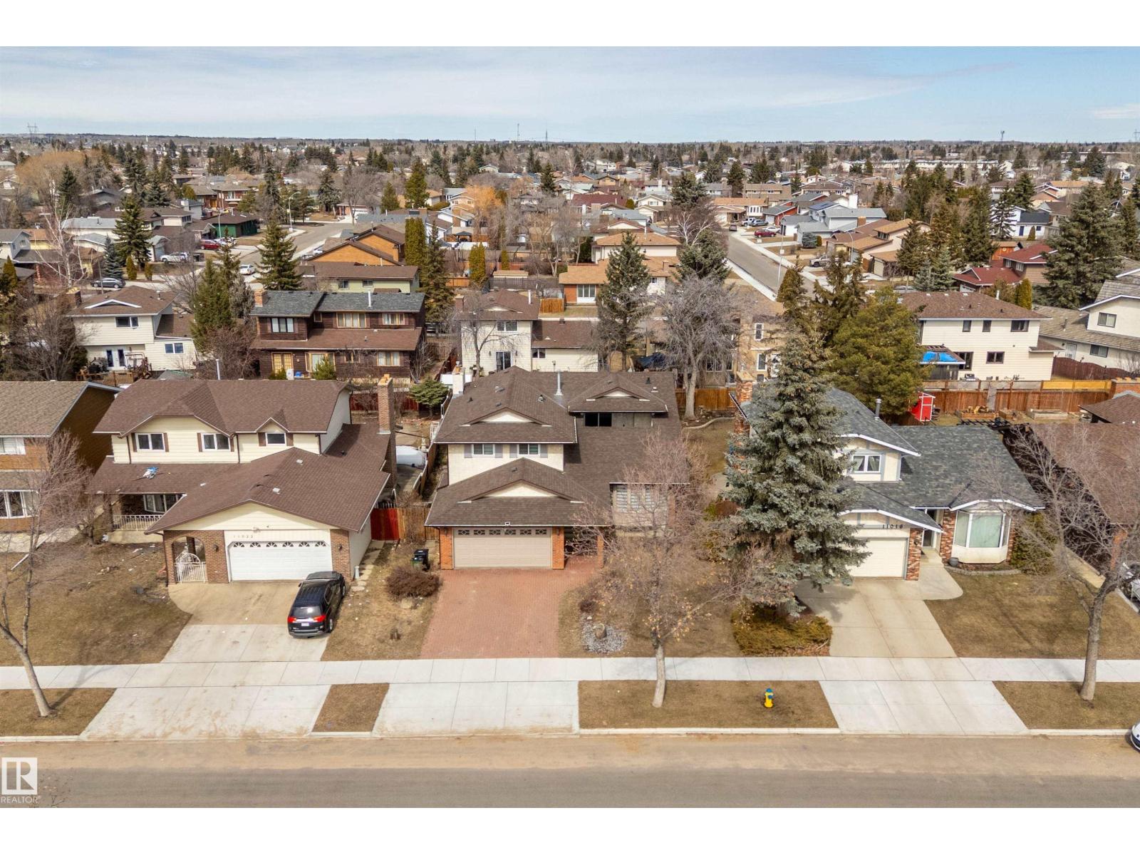 11020 158 AV NW, Edmonton