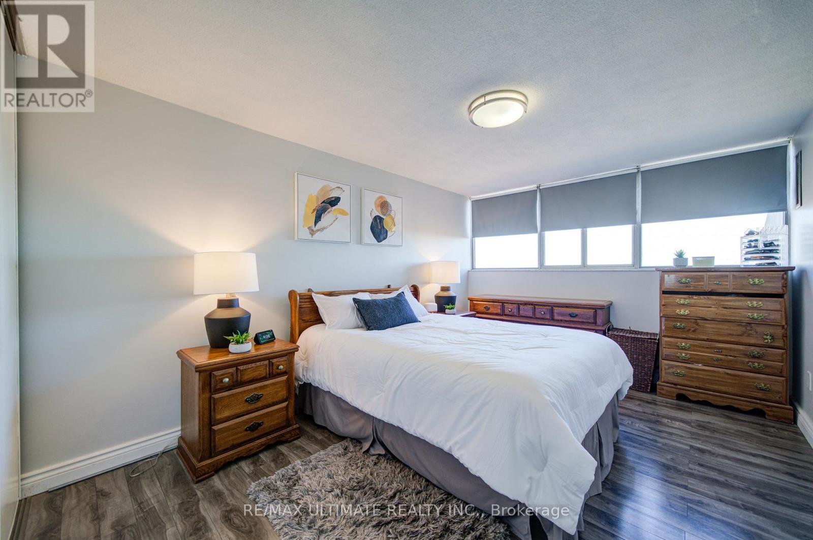 #PH#11 11 WINCOTT DRIVE - 22