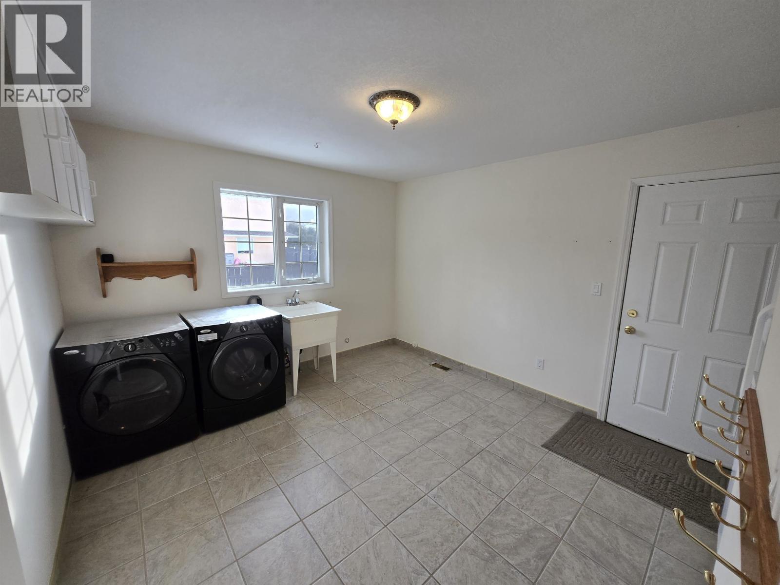 142 LOWE STREET, Quesnel