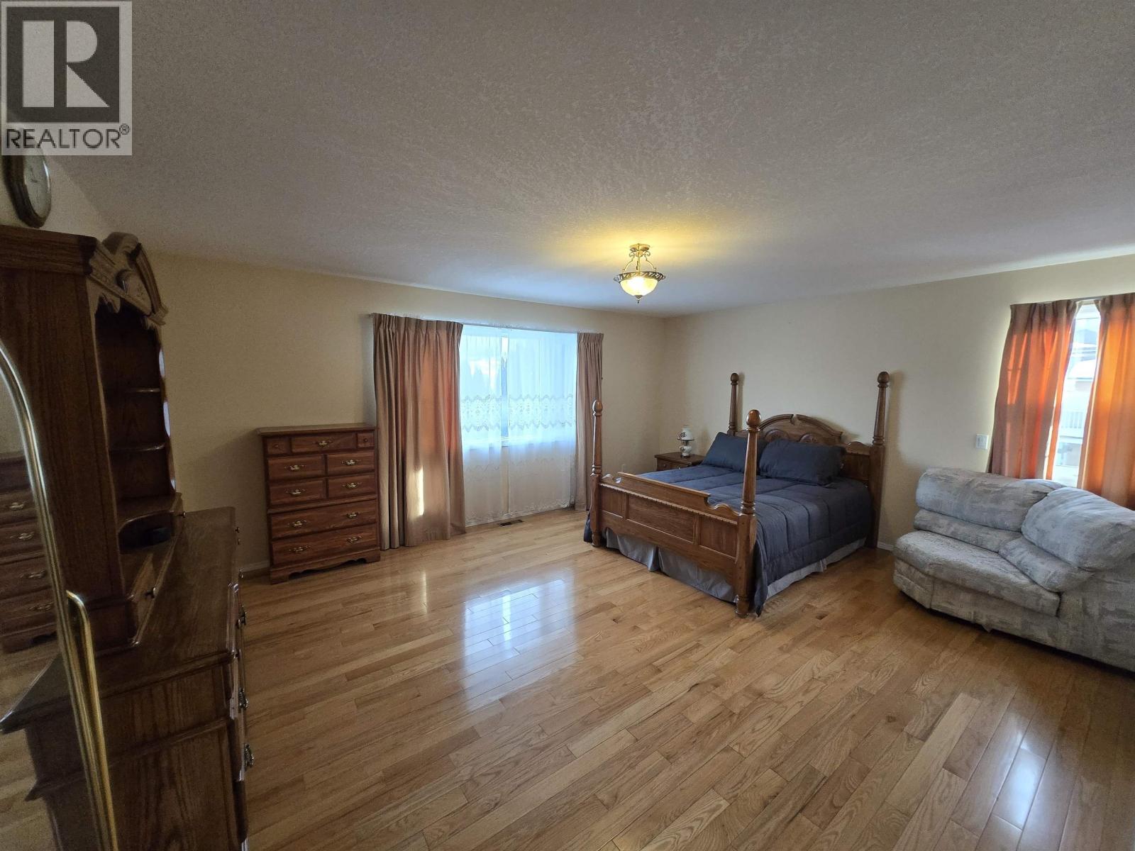 142 LOWE STREET, Quesnel