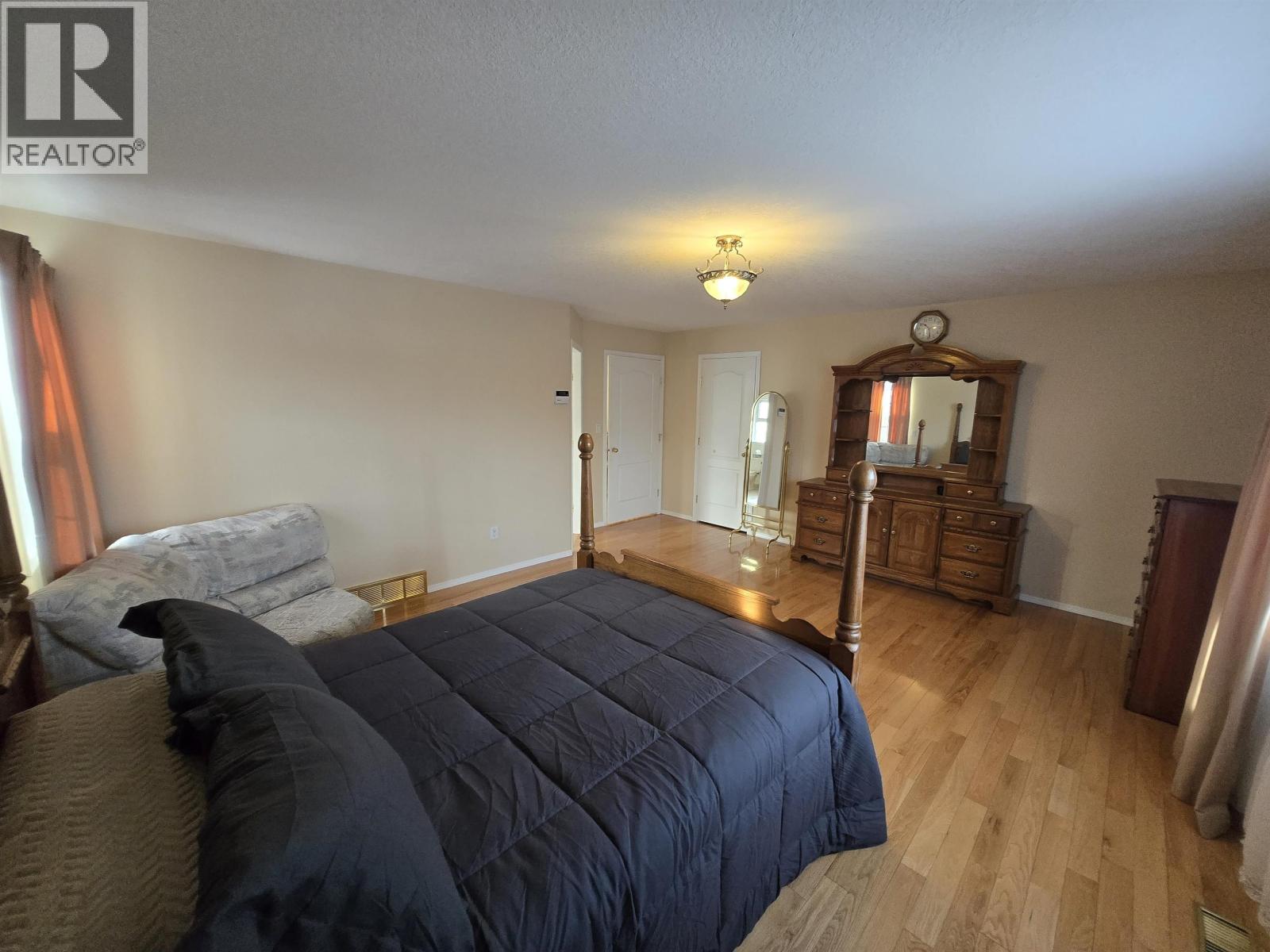 142 LOWE STREET, Quesnel