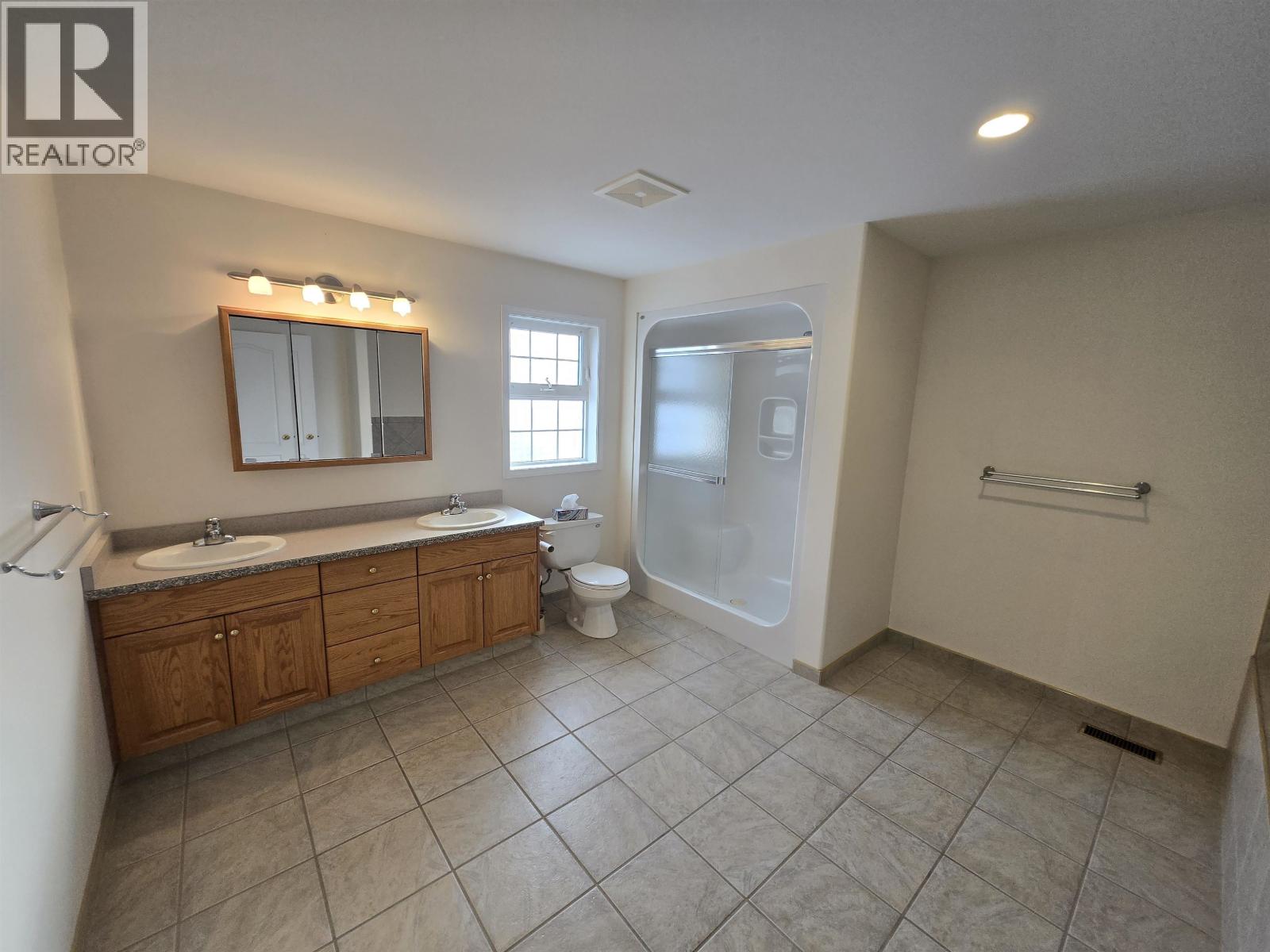 142 LOWE STREET, Quesnel