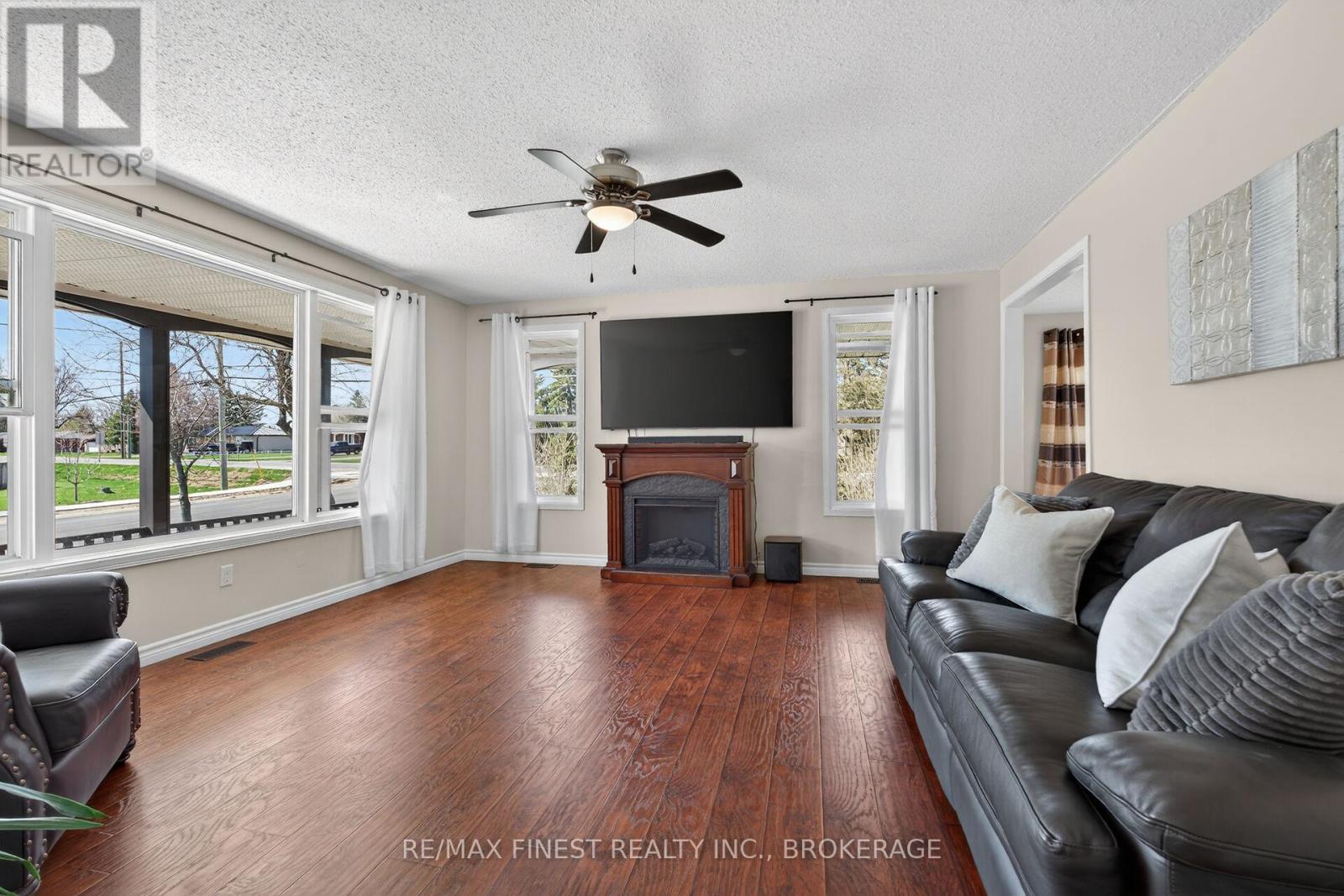 2 CREIGHTON DRIVE — photo 10
