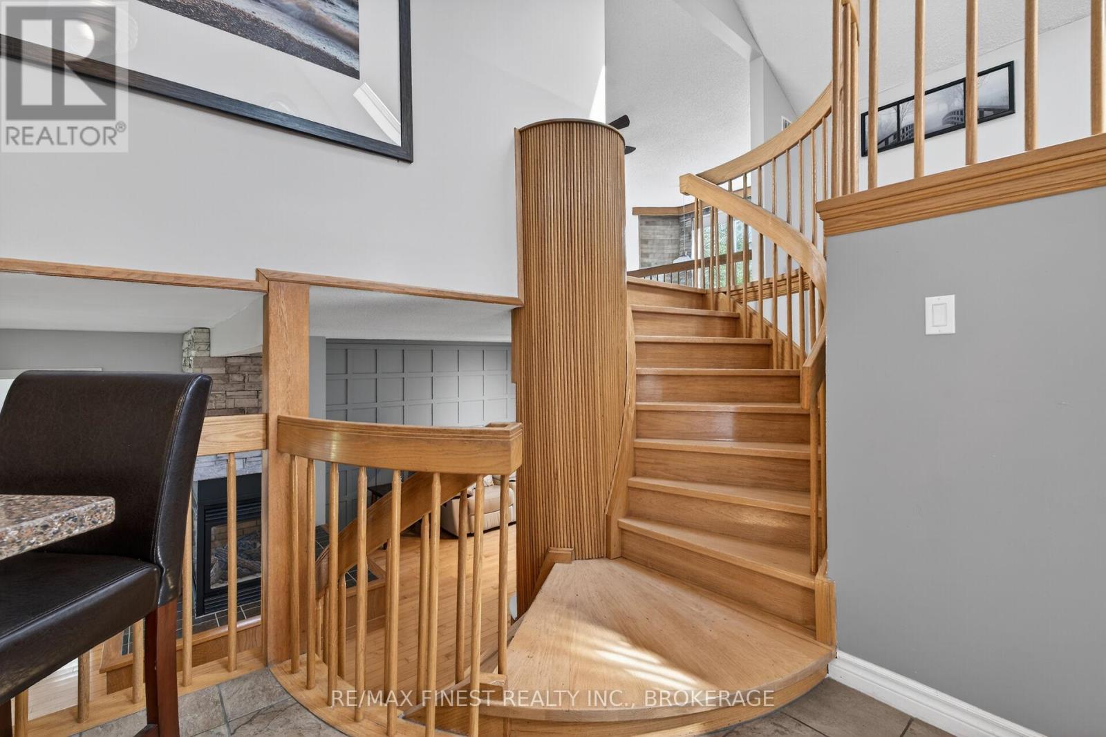 2 CREIGHTON DRIVE — photo 17