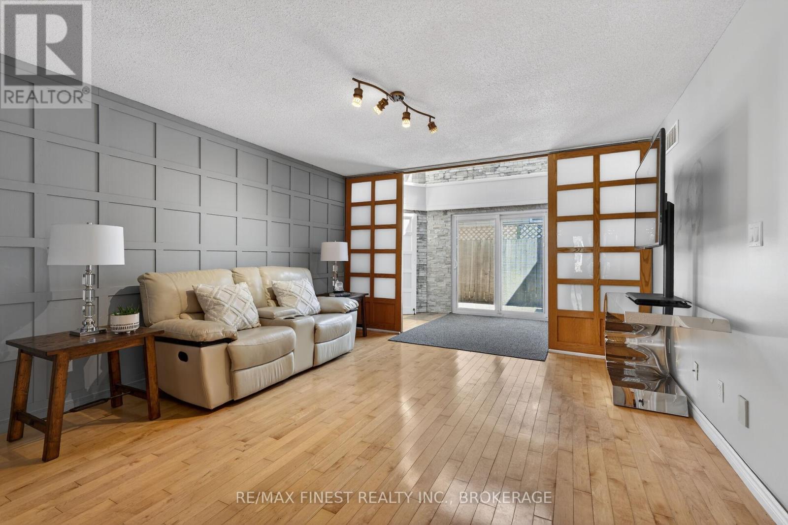 2 CREIGHTON DRIVE — photo 18