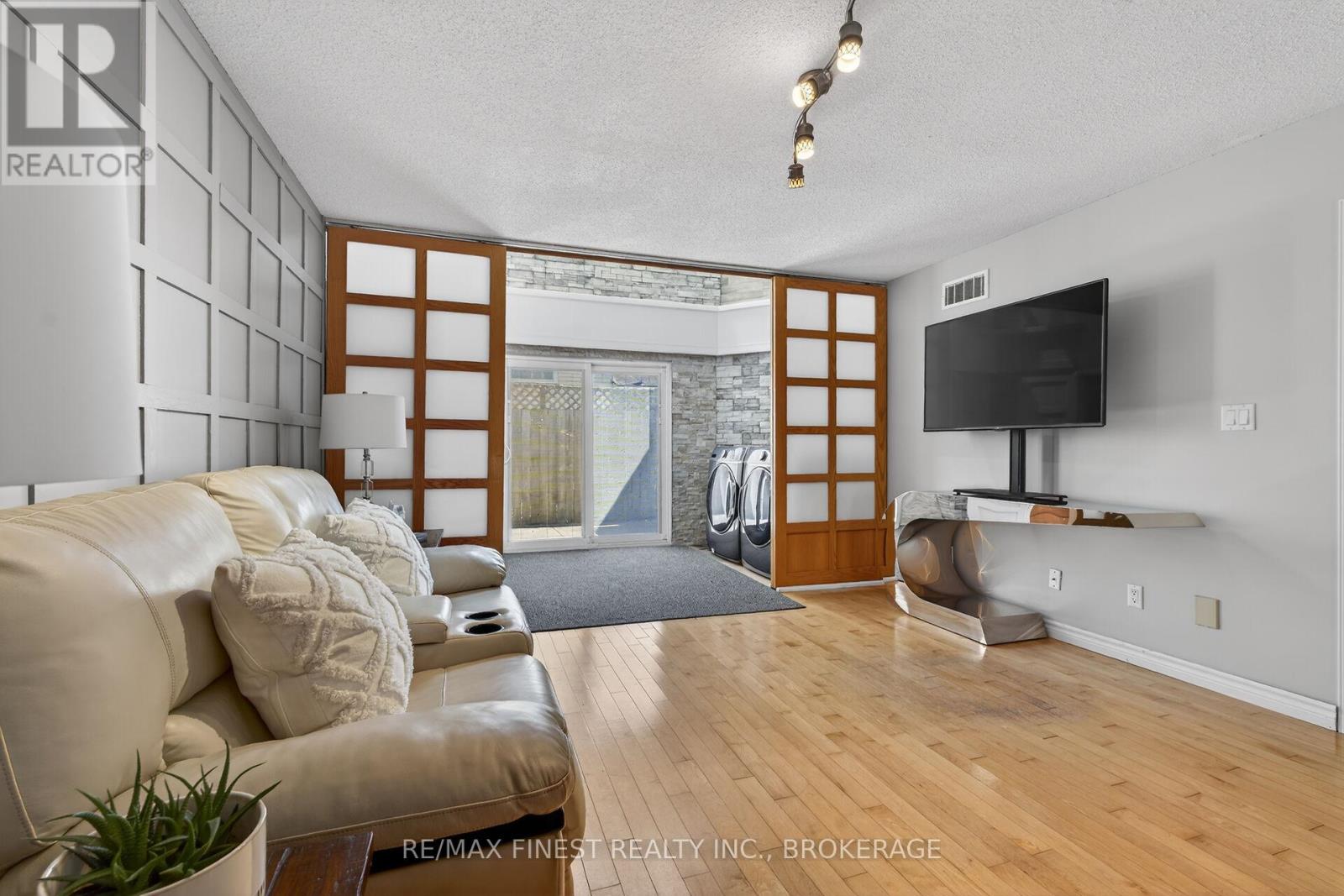 2 CREIGHTON DRIVE — photo 19