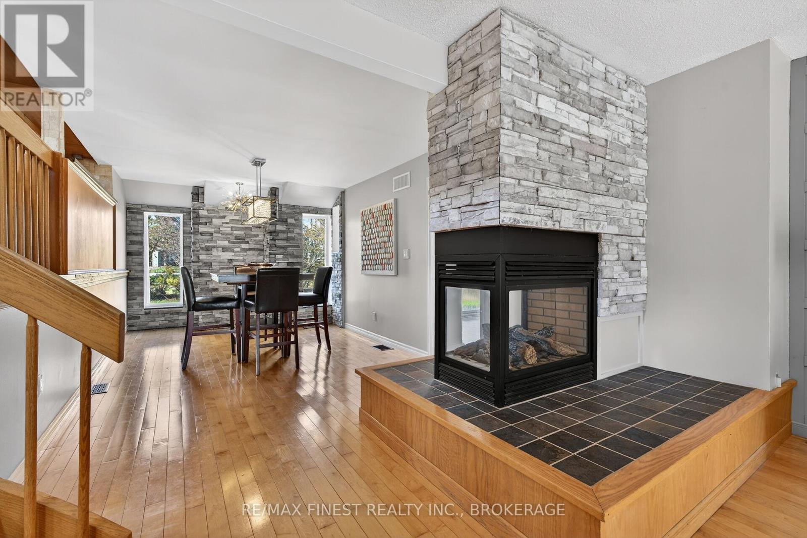 2 CREIGHTON DRIVE — photo 21