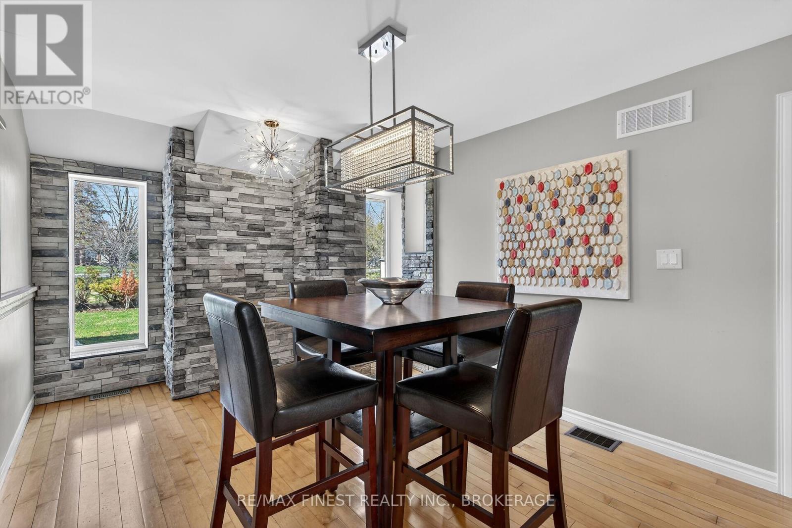 2 CREIGHTON DRIVE — photo 22