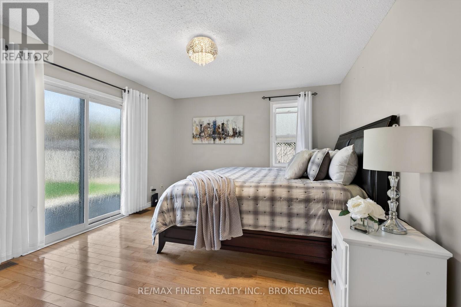 2 CREIGHTON DRIVE — photo 24