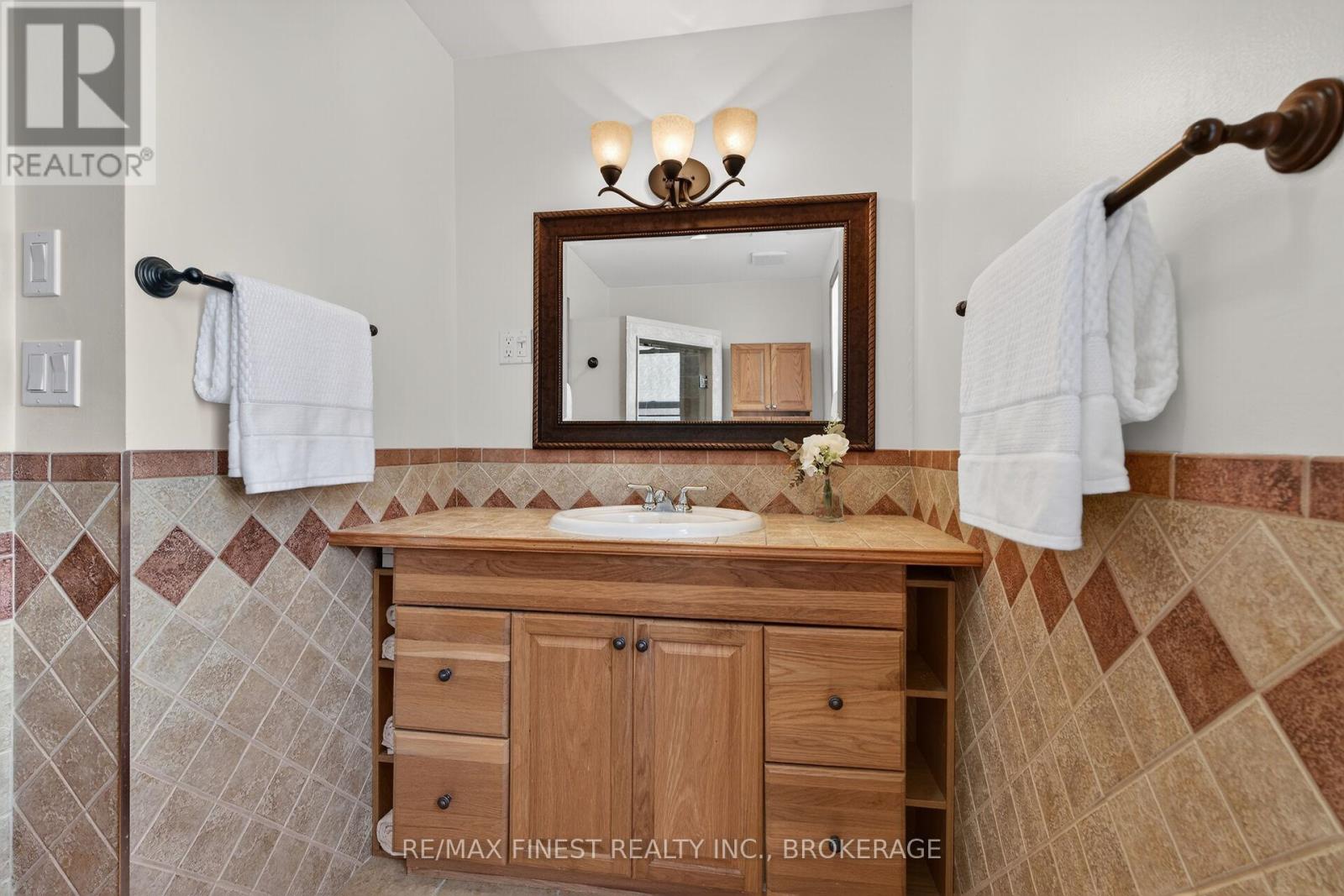 2 CREIGHTON DRIVE — photo 27