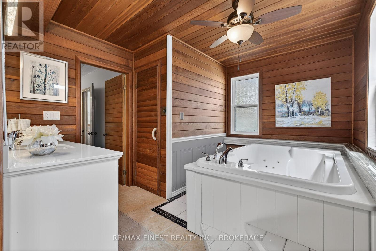 2 CREIGHTON DRIVE — photo 31