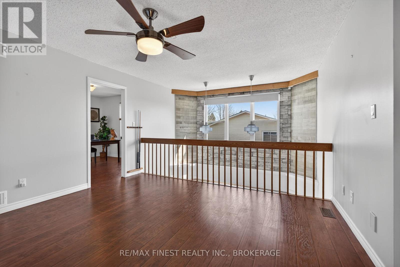 2 CREIGHTON DRIVE — photo 33