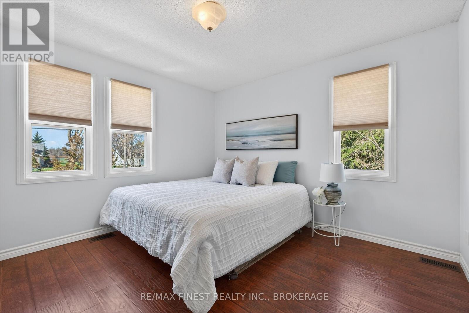2 CREIGHTON DRIVE — photo 37