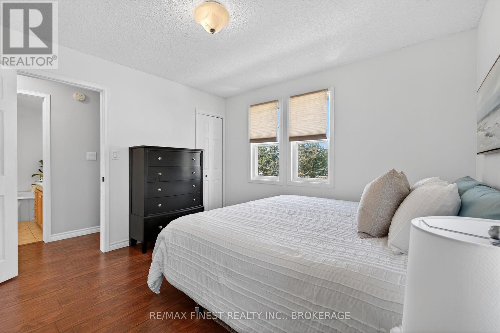 2 CREIGHTON DRIVE — photo 38