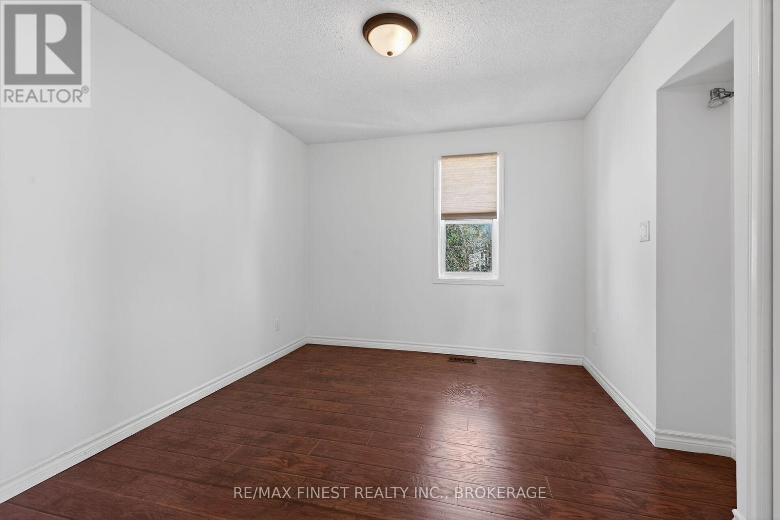 2 CREIGHTON DRIVE — photo 42