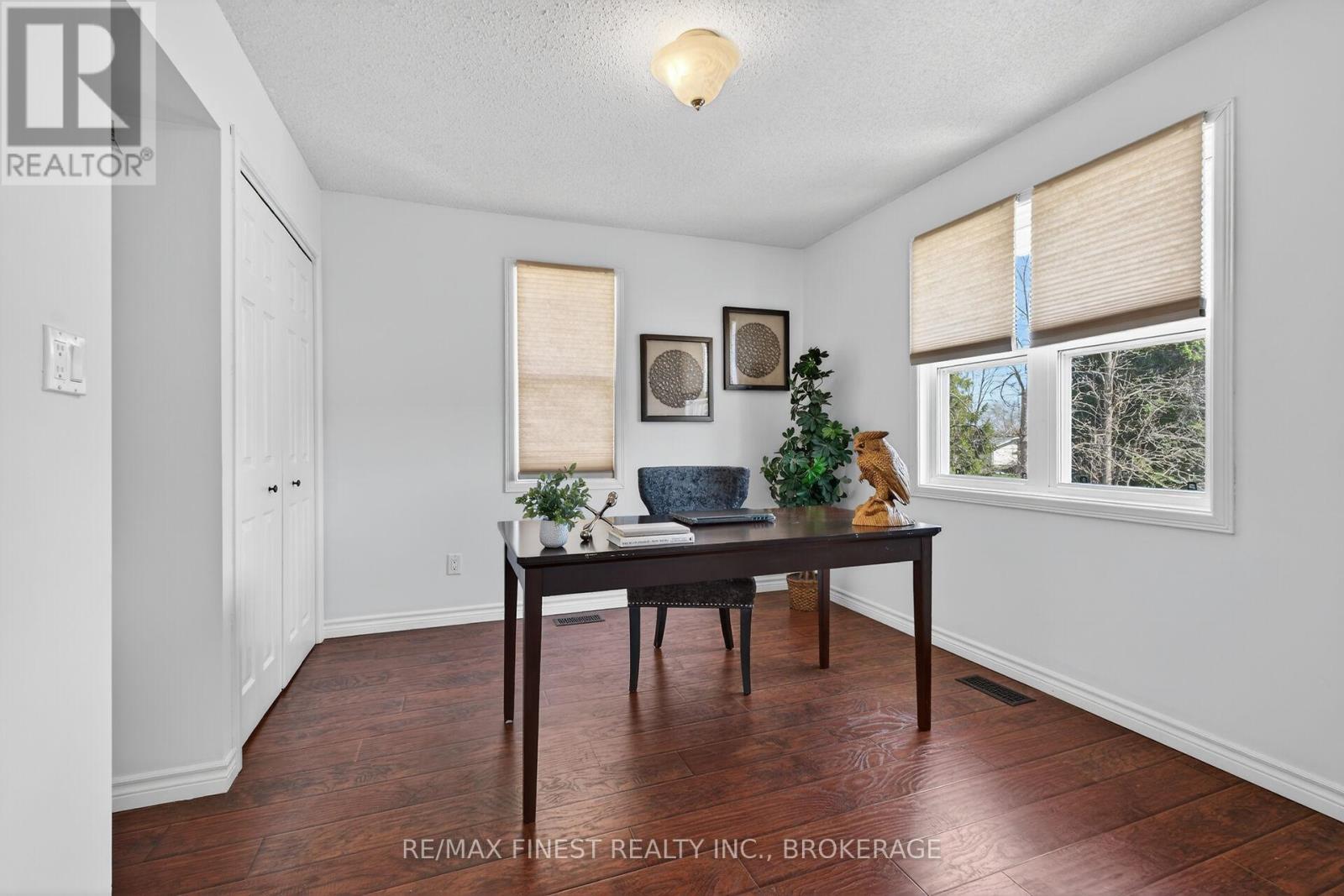 2 CREIGHTON DRIVE — photo 43