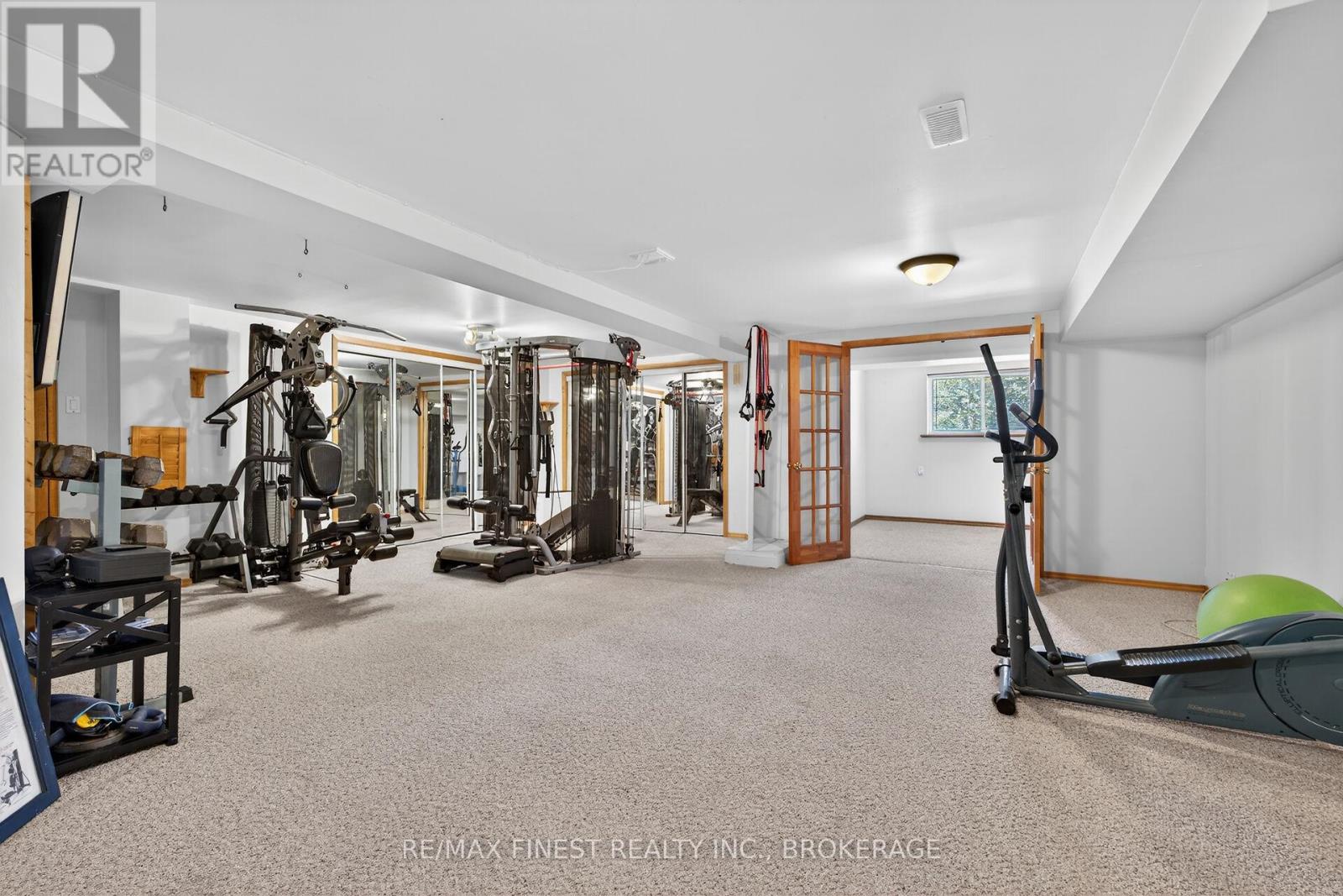 2 CREIGHTON DRIVE — photo 45