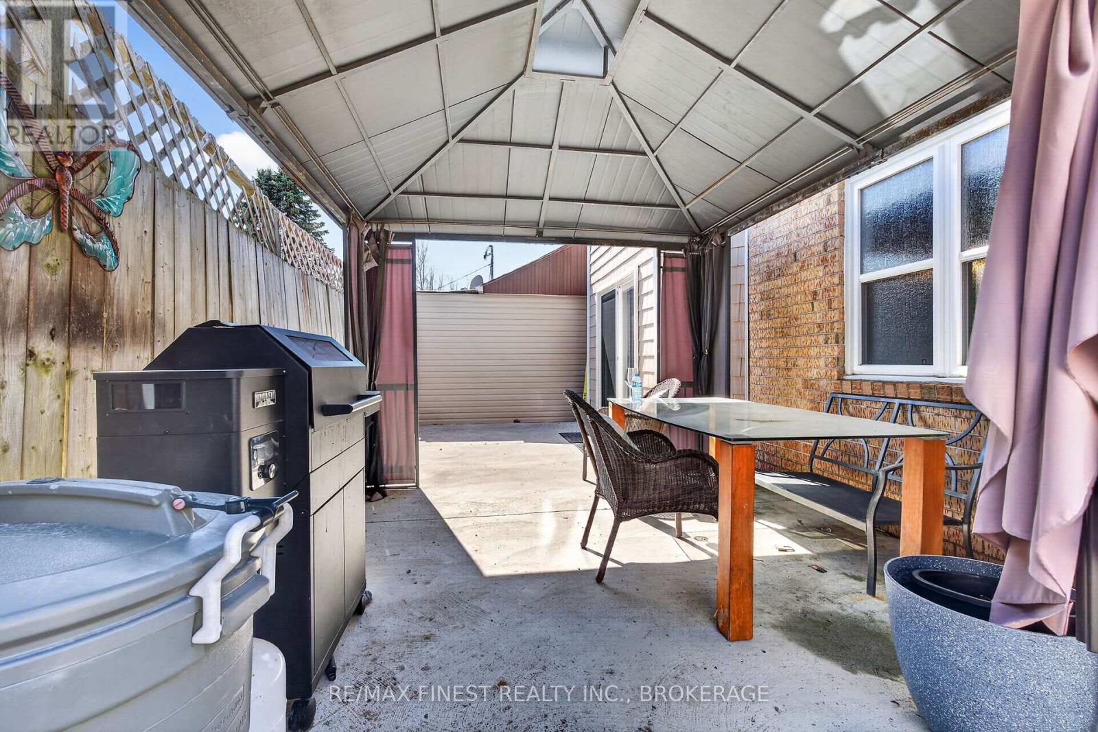 2 CREIGHTON DRIVE — photo 50