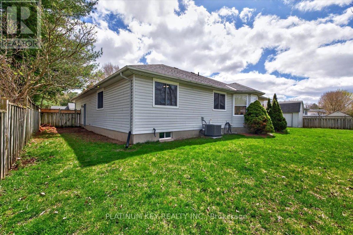 576 HELEN STREET Property Photo