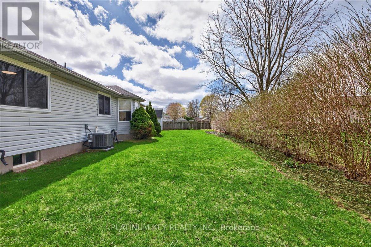 576 HELEN STREET Property Photo