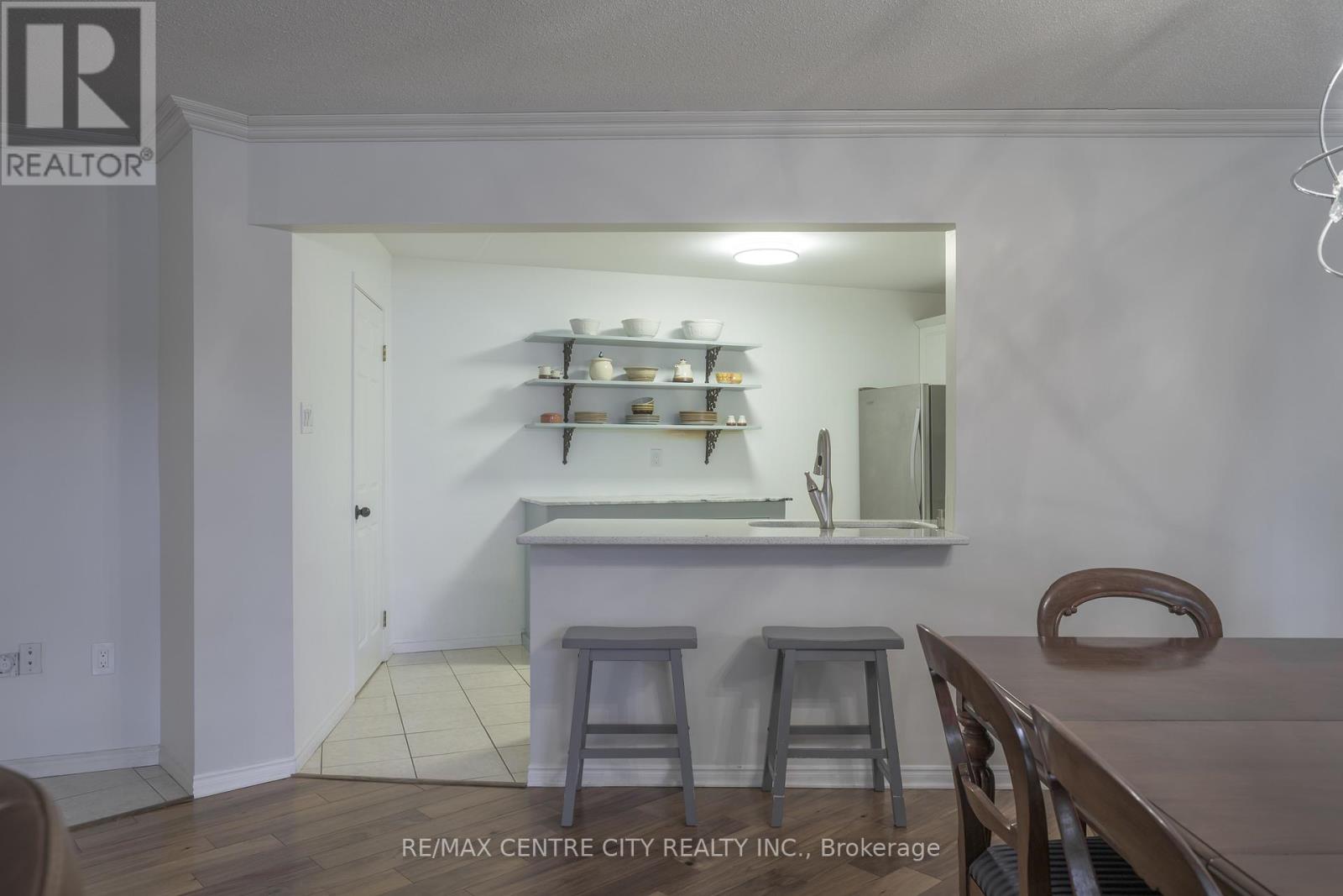 502 - 500 TALBOT STREET — photo 22