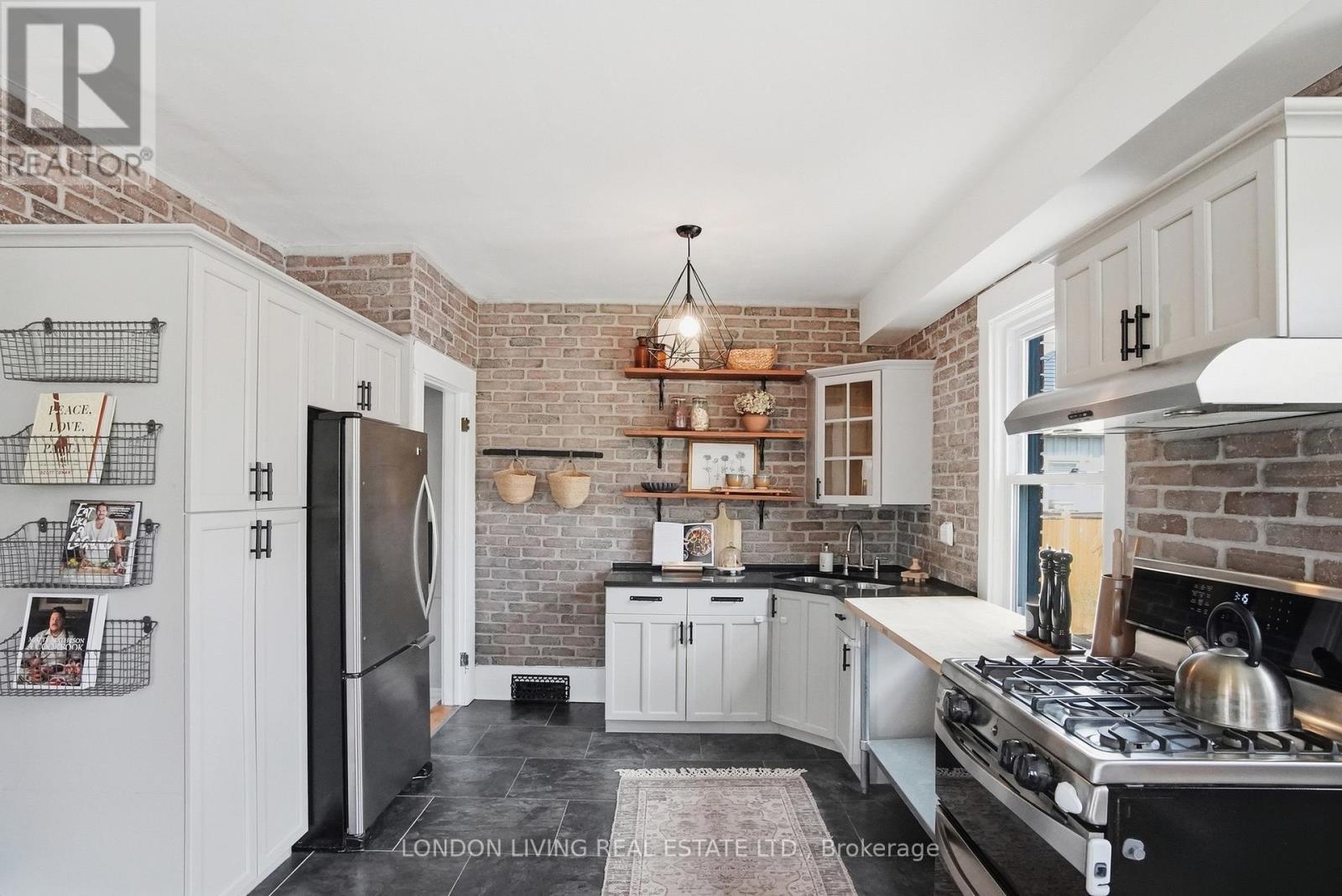 88 TECUMSEH AVENUE E - 10