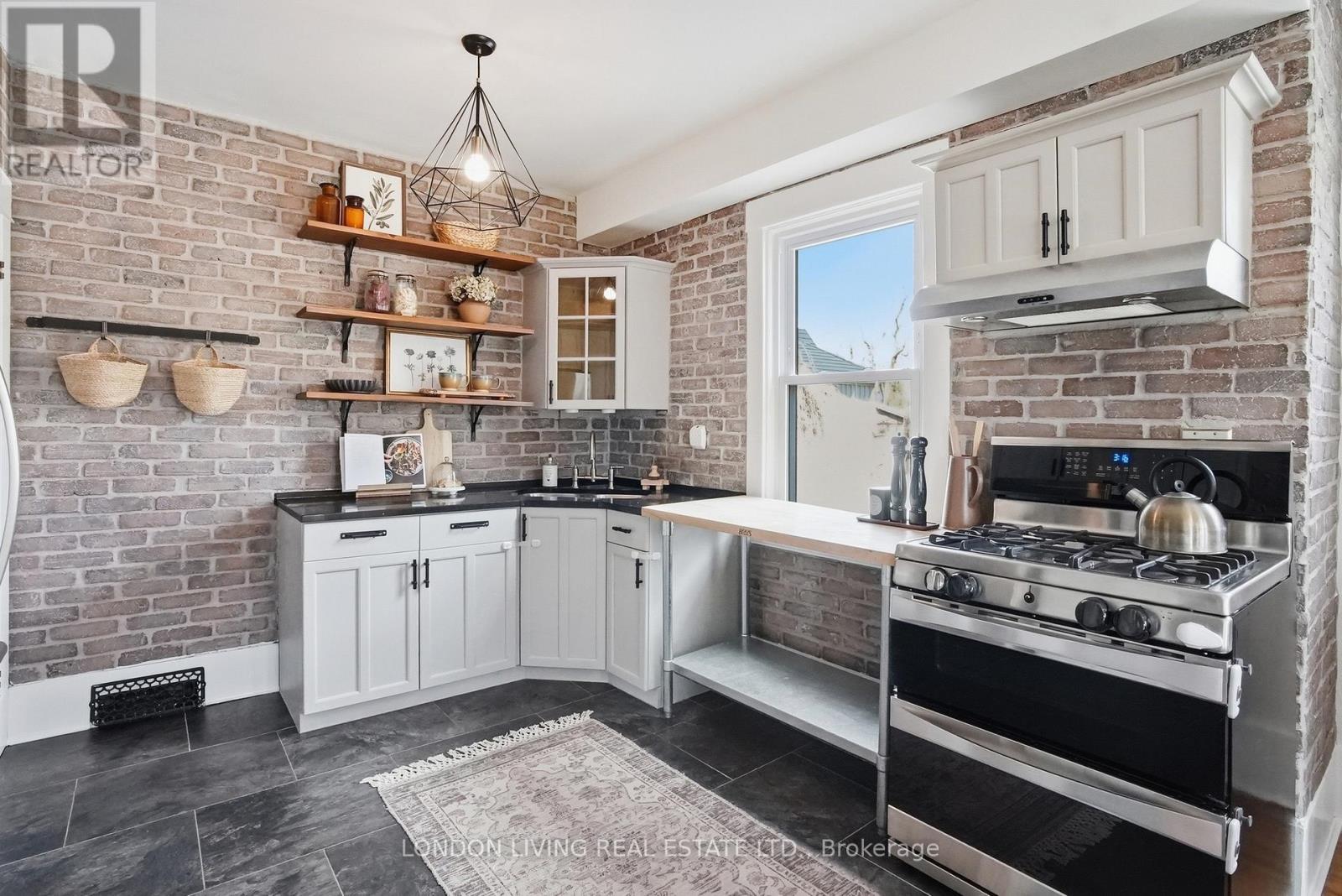 88 TECUMSEH AVENUE E - 11