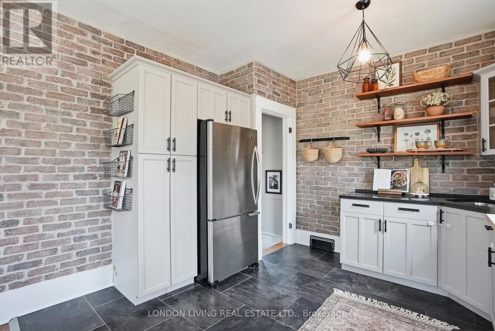 88 TECUMSEH AVENUE E - 12