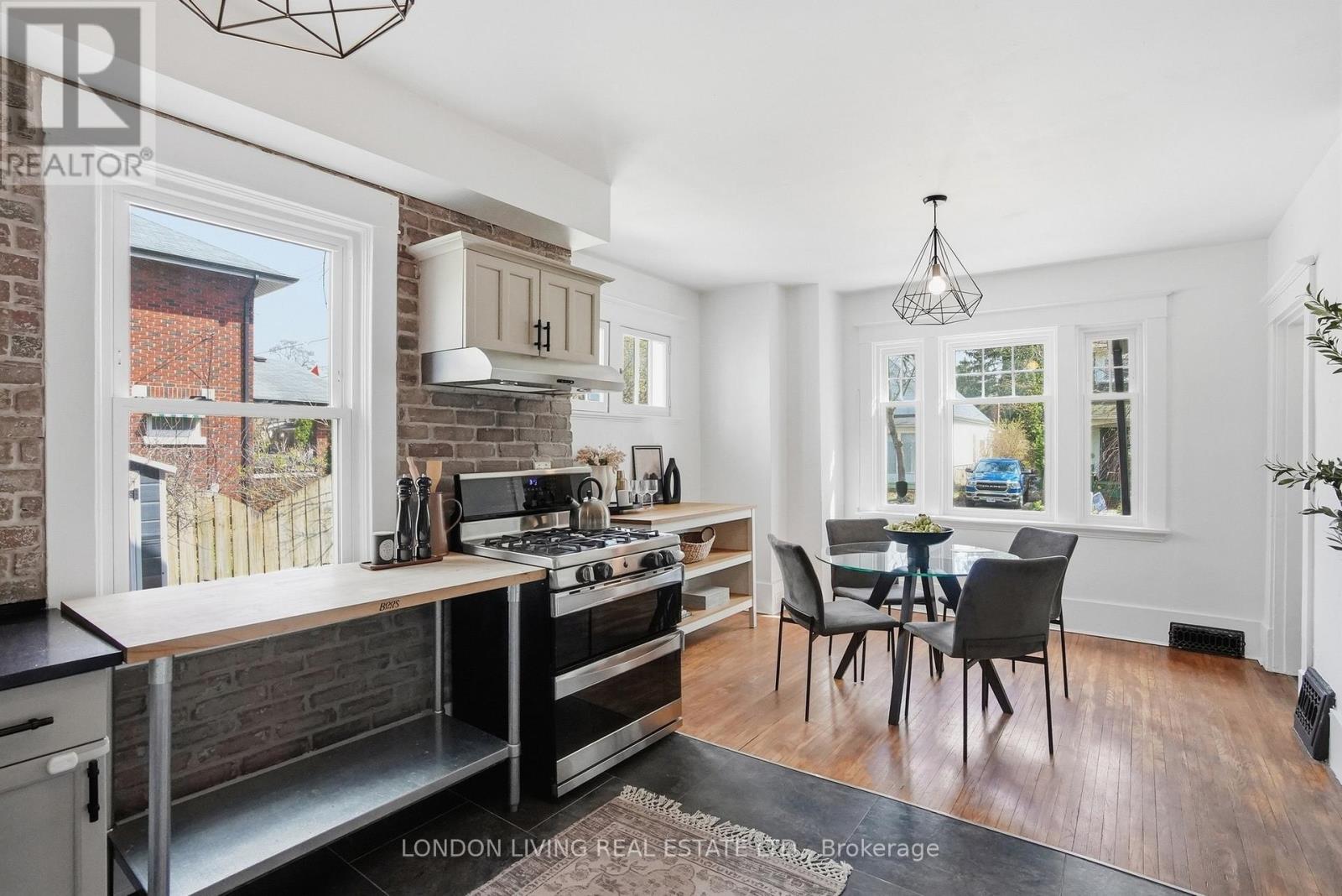 88 TECUMSEH AVENUE E Property Photo