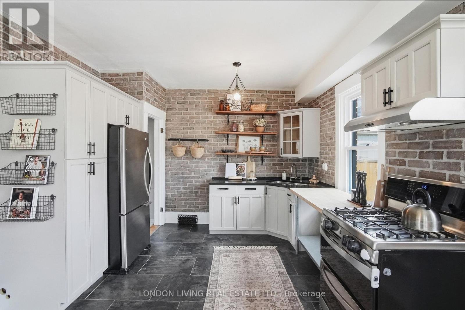 88 TECUMSEH AVENUE E - 14