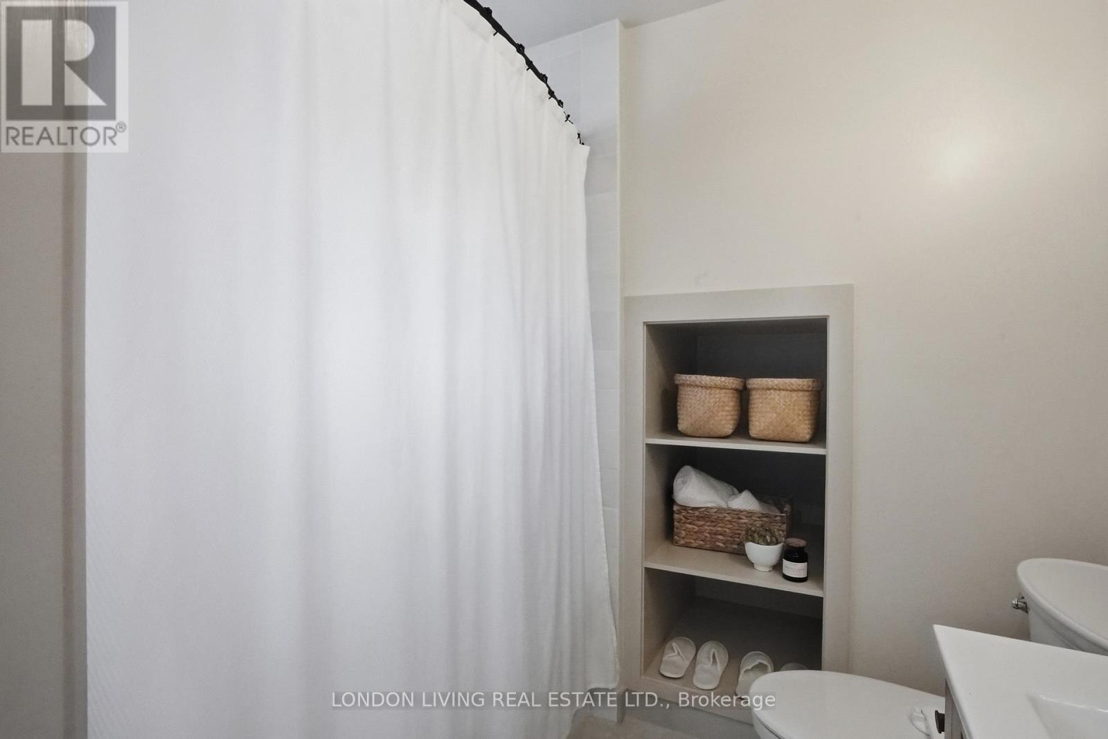 88 TECUMSEH AVENUE E - 26