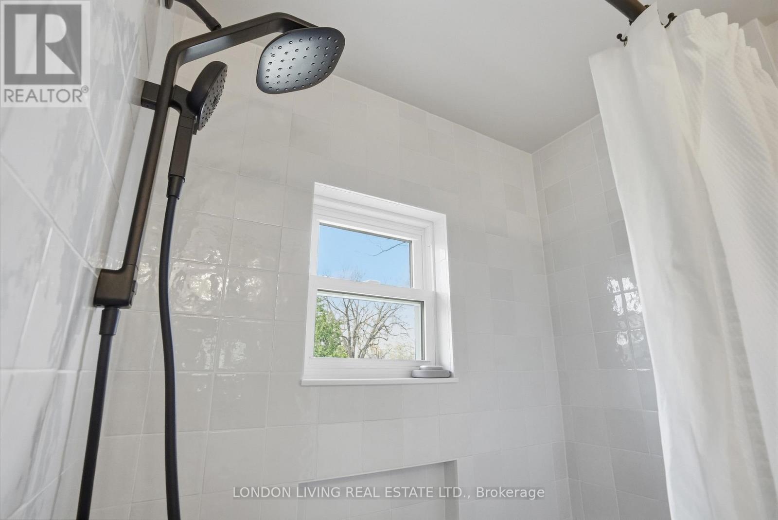 88 TECUMSEH AVENUE E - 27