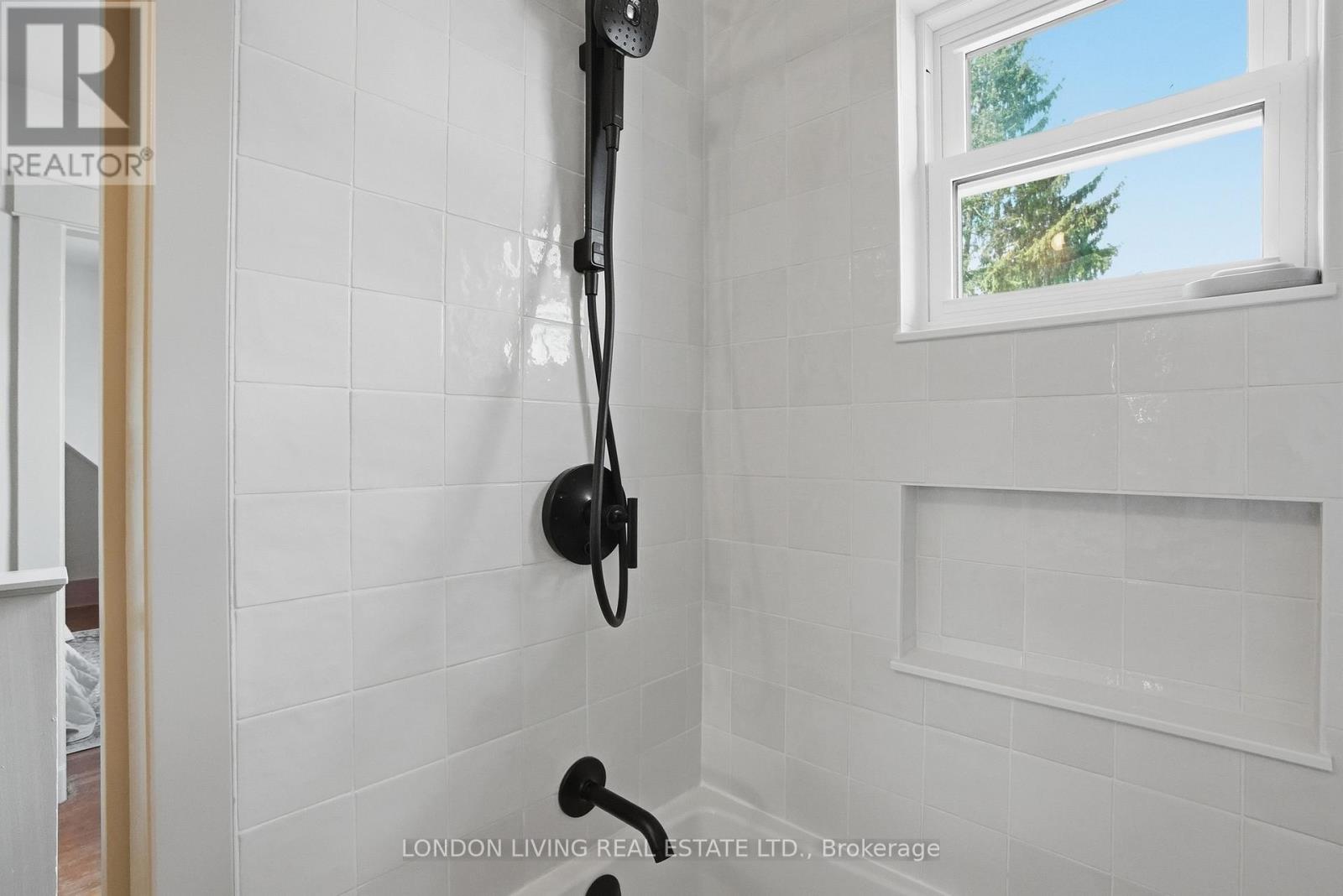 88 TECUMSEH AVENUE E Property Photo