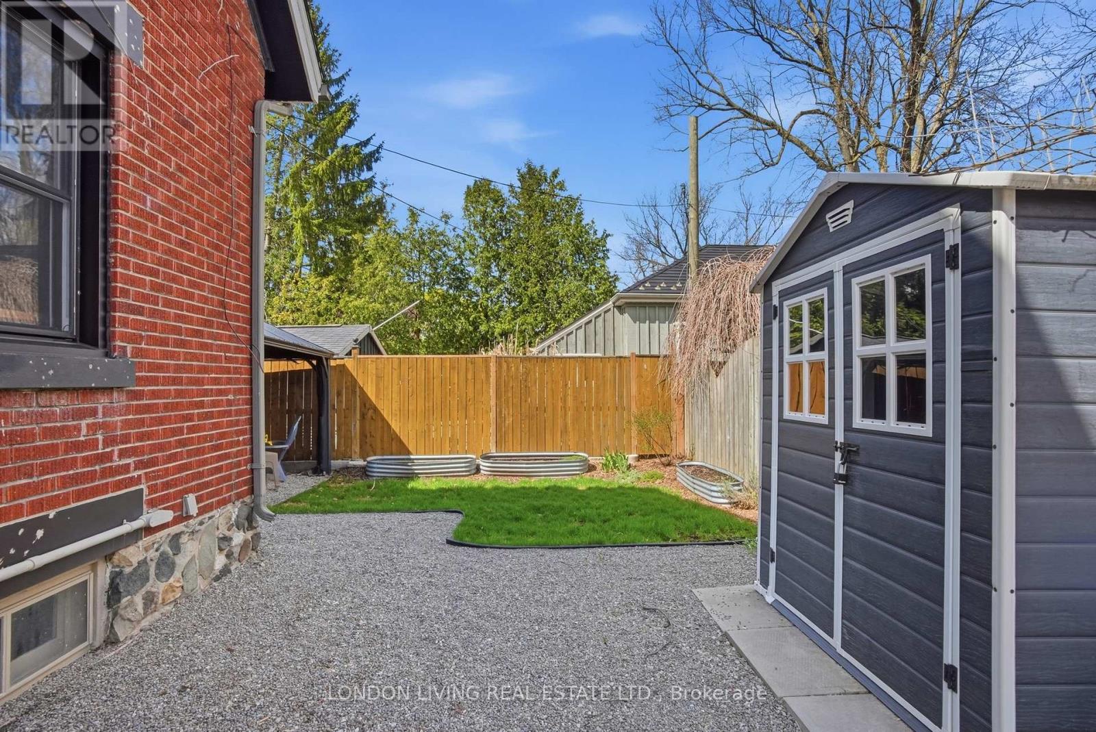 88 TECUMSEH AVENUE E - 32
