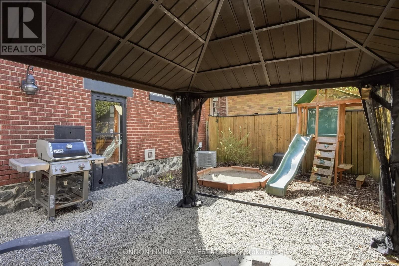 88 TECUMSEH AVENUE E - 36