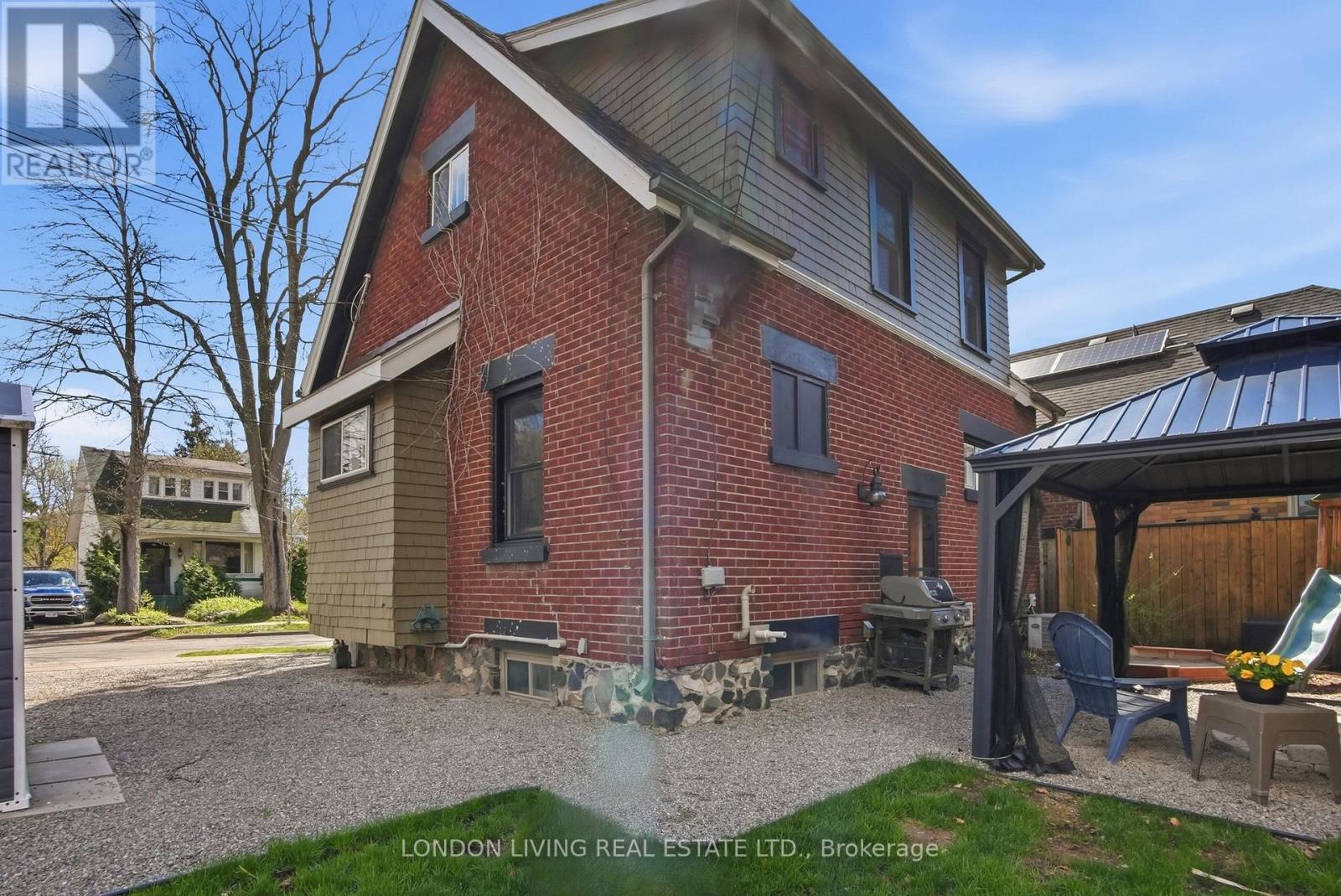 88 TECUMSEH AVENUE E Property Photo